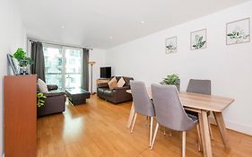 Compact 2 Bed Good Transport Links
